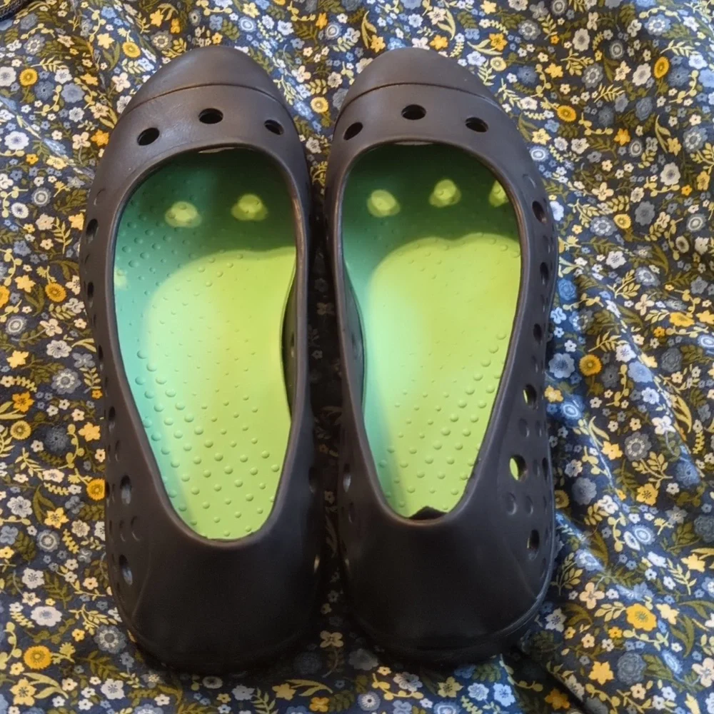 USA Women's Rubber Shoes (US7) - Picture 3 of 4